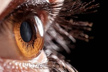 Nahaufnahme von einem Auge mit Keratokonus