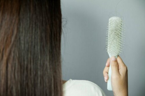 Nebenwirkung eines Arzneimittels, das zu Haarausfall führt