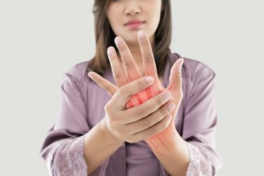 Schmerzen durch rheumatoide Arthritis? Diese 5 Heilpflanzen können helfen