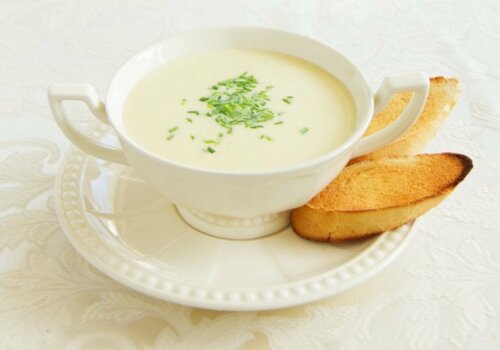 Spargelcremesuppe: bei manchen richt der Urin danach streng