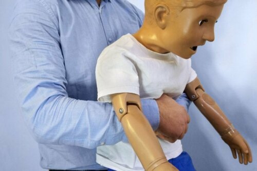 Was tun, wenn sich Kinder verschlucken?