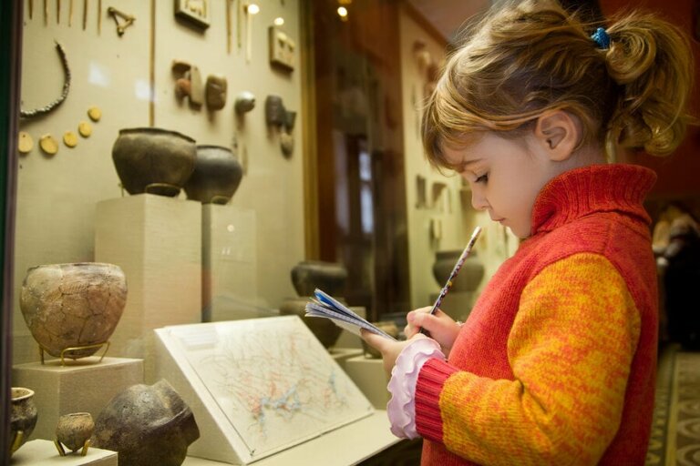 Wie kann ich das Interesse von Kindern an Museen fördern?