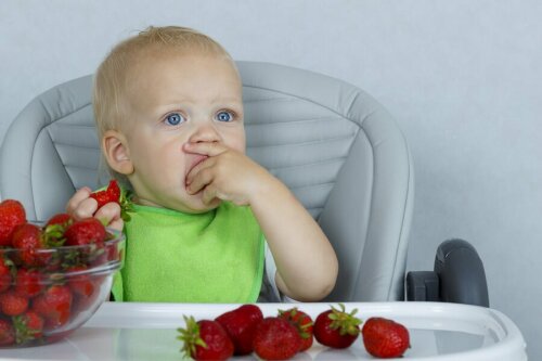 Erdbeeren gegen Verstopfung bei Kindern