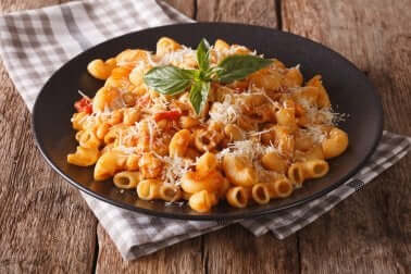 Makkaroni mit Thunfisch