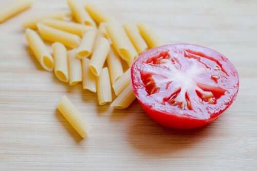 Makkaronie mit Tomate