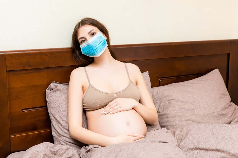 Können schwangere Frauen SARS-CoV-2 auf ihr Baby übertragen?