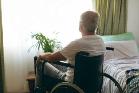 Sind demenzerkrankte Menschen für Covid-19 anfälliger?