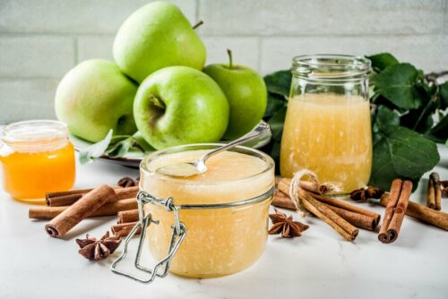 Kalorienarmes Gelee mit grünem Apfel und Chiasamen
