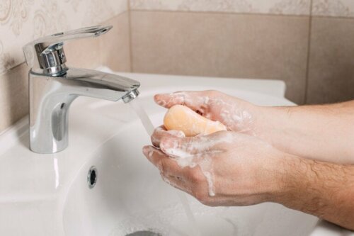 Auswirkungen des häufigen Händewaschens auf die Haut