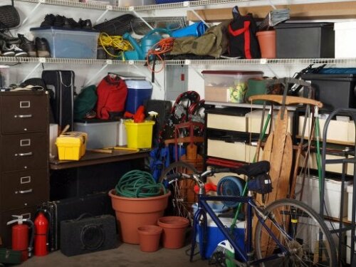 Unordentliche Garage