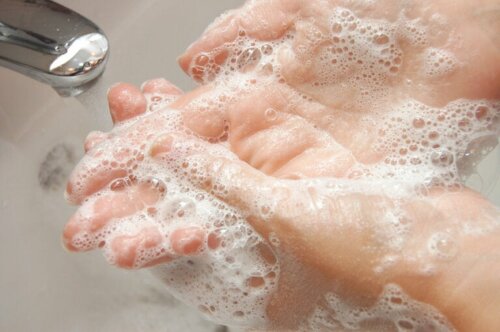 Social Distancing und Hände waschen