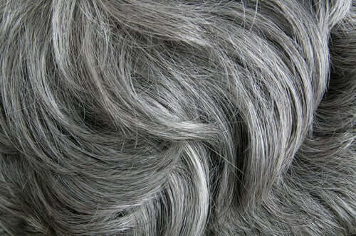 Studie bestätigt: Stress produziert graue Haare