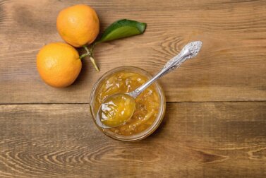Wie man Zitrusmarmelade mit wenig Zucker macht