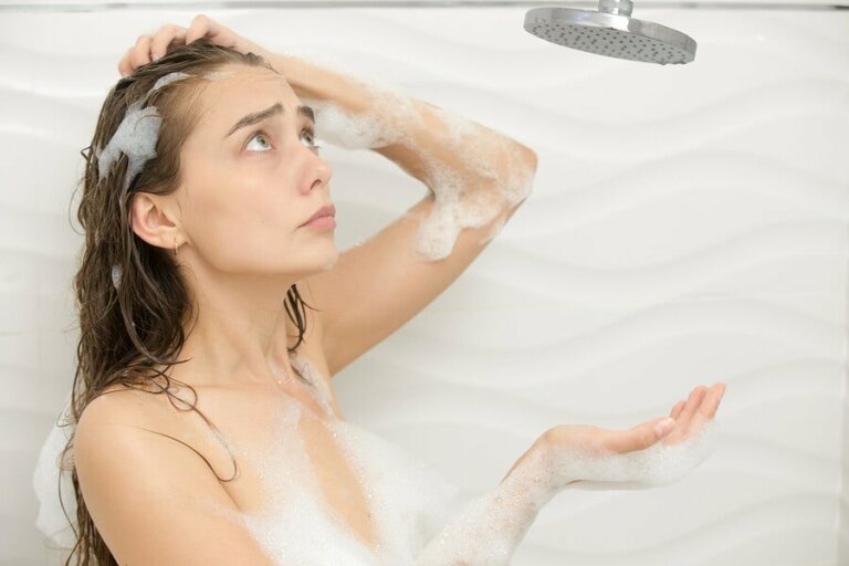 Dusche verstopft? 4 unfehlbare Methoden