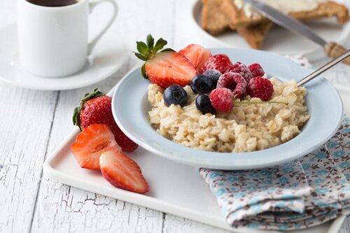 ein gesundheitsbewusstes Frühstück mit Hafer