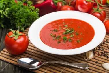 kalte Gemüsesuppen schmecken sehr lecker