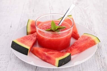 Suppe aus Wassermelone
