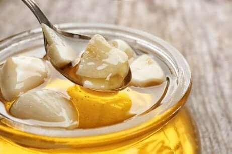 Honig gegen Kehlkopfentzündung