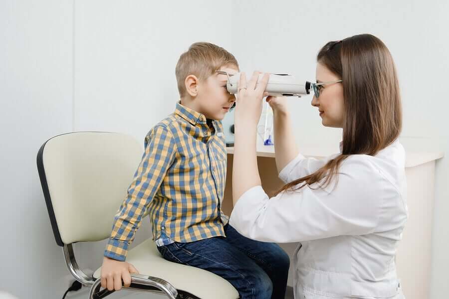 Retinoblastom: Symptome, Ursachen und Behandlung