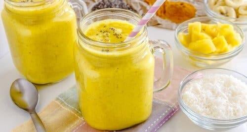 Blumenkohl-Smoothie mit Kurkuma