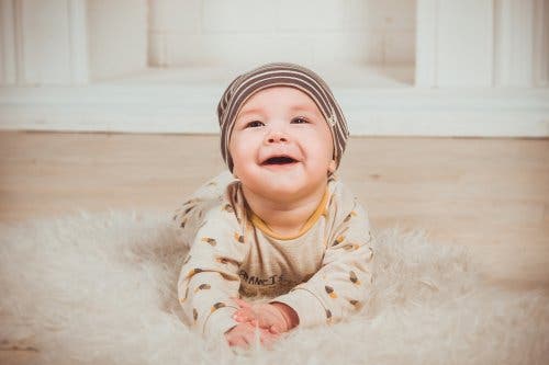 Zähneputzen schon beim Baby