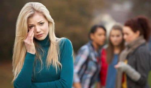 Frau hat Minderwertgefühle