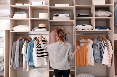Ordnung im Kleiderschrank: Jedes Kleidungsstück am richtigen Ort!