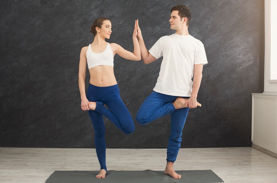 Partner-Yoga für eine starke Beziehung