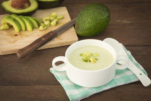 leckere vegane Vorspeisen mit Avocados