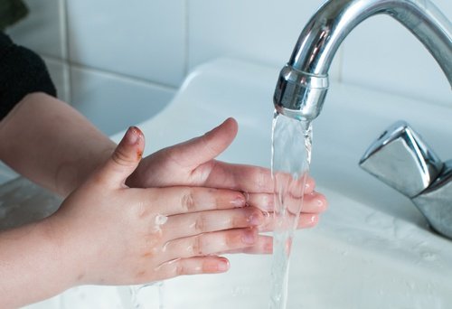 Häufiges Händewaschen als Vorsorge vor Lungenentzündungen 