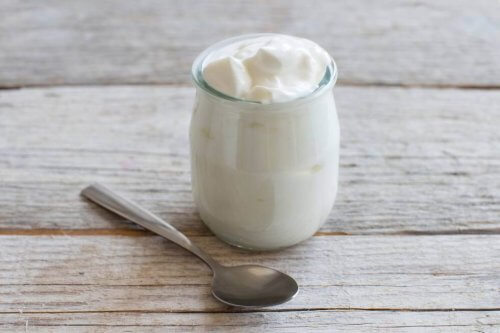 Naturjoghurt zur Behandlung von Aphthen