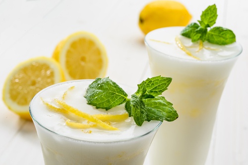 Ponche de crema mit Zitrone