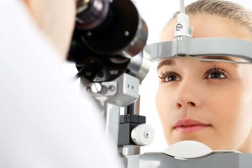 Pigmentflecken des Auges - Untersuchung beim Augenarzt