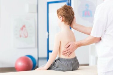 Skoliose bei Kindern: Was tun?
