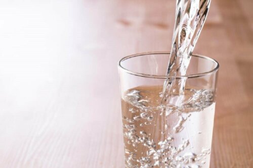 Kindgerechte Ernährung: Wasser darf nicht fehlen!