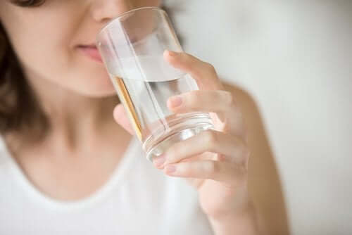 Wasser auf nüchternen Magen trinken - Warum? - Besser Gesund Leben