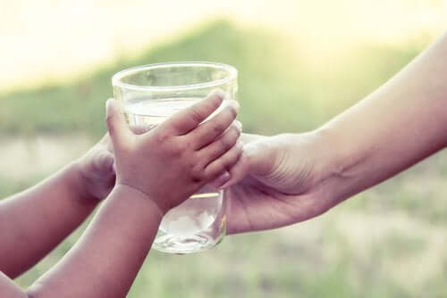 auf nüchternen Magen - Wasser trinken