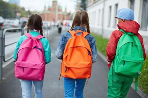 Haltungshygiene - Kinder mit Schulranzen