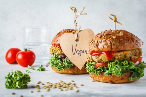 Lebensmittelgruppen: Hamburger mit Gemüse