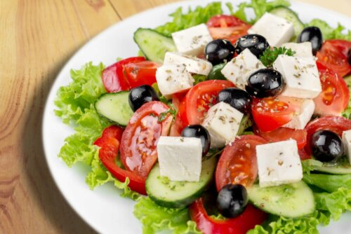 Salat mit Fetakäse