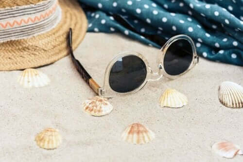 Schutz deiner Augen - Sonnenbrille im Sand