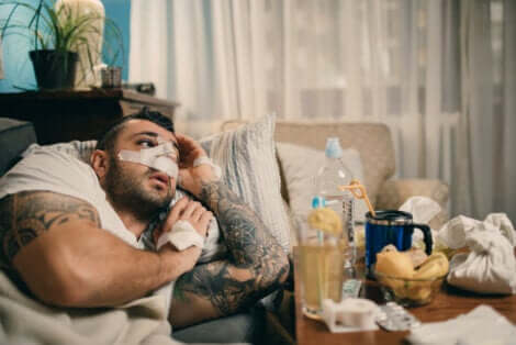 Nach dem Eingriff solltest du dich mit mit leicht erhöhtem Kopf ausruhen