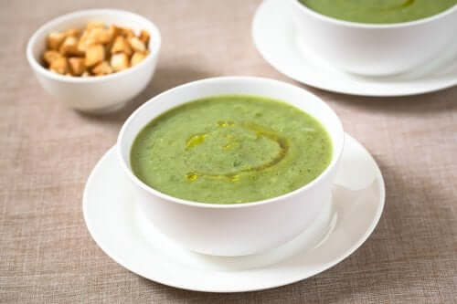 Stärke dein Immunsystem mit dieser Zucchini-Knoblauch-Suppe
