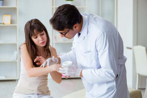 Hautausschlag: Symptome, Ursachen und Behandlung