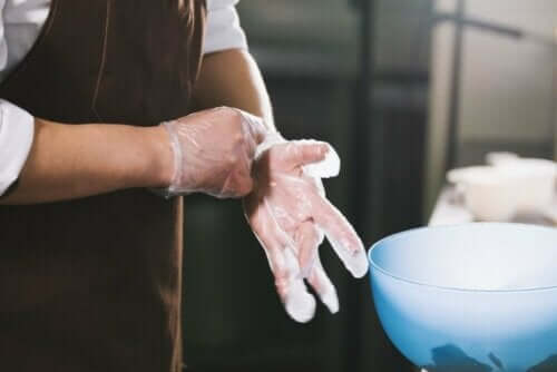 Halte dich an die Lebensmittelhygiene, um Kreuzkontaminationen zu vermeiden