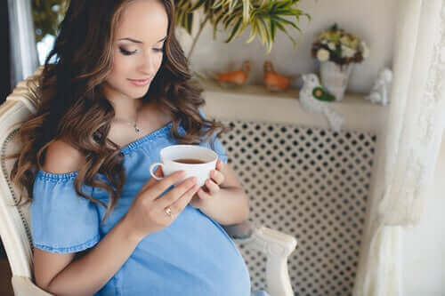 Solltest du während der Schwangerschaft Tee trinken?