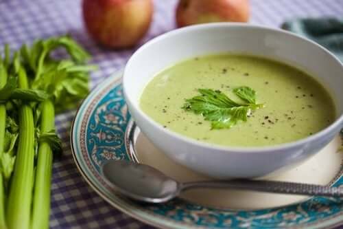 Zucchini-Knoblauch-Suppe