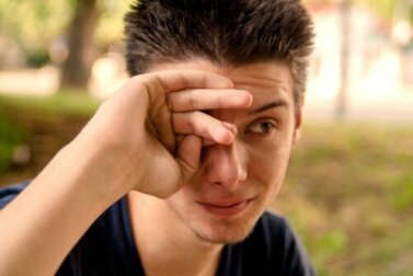 Tränende Augen: Was sind die Ursachen?