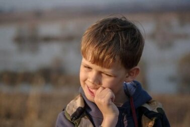 Strategien, um deine Kinder vom Nägelkauen abzuhalten