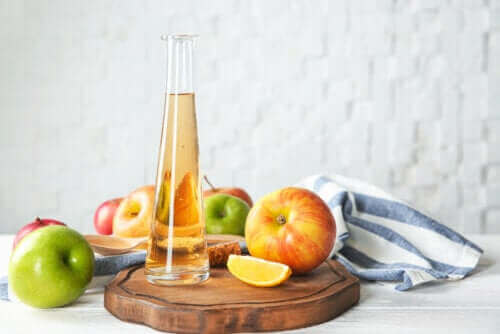 Übermäßiger Konsum von Apfelessig: 6 mögliche Nebenwirkungen